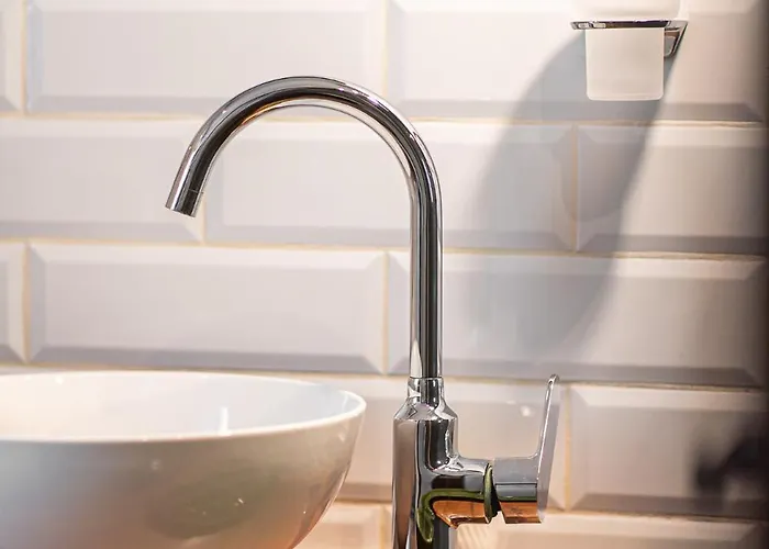 Modern Near Center Self Check-in Fast Wifi *